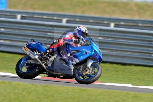 Motorcycle action photographs;Trackday digital images;event digital images;eventdigitalimages;no limits trackday;peter wileman photography;snetterton;snetterton circuit norfolk;snetterton photographs;trackday;trackday photos