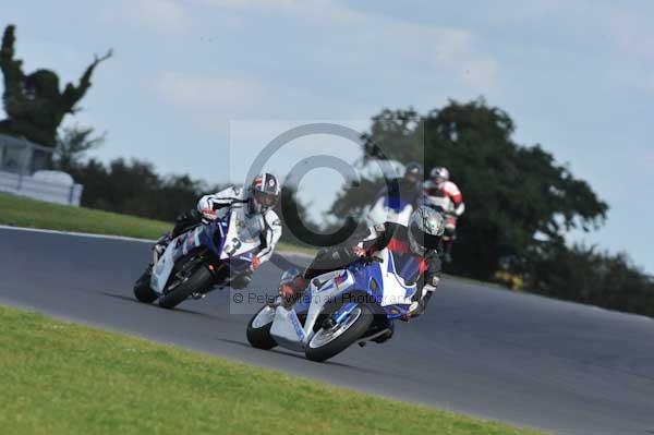 Motorcycle action photographs;Trackday digital images;event digital images;eventdigitalimages;no limits trackday;peter wileman photography;snetterton;snetterton circuit norfolk;snetterton photographs;trackday;trackday photos