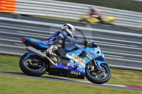 Motorcycle action photographs;Trackday digital images;event digital images;eventdigitalimages;no limits trackday;peter wileman photography;snetterton;snetterton circuit norfolk;snetterton photographs;trackday;trackday photos