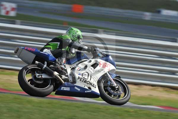 Motorcycle action photographs;Trackday digital images;event digital images;eventdigitalimages;no limits trackday;peter wileman photography;snetterton;snetterton circuit norfolk;snetterton photographs;trackday;trackday photos