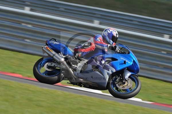 Motorcycle action photographs;Trackday digital images;event digital images;eventdigitalimages;no limits trackday;peter wileman photography;snetterton;snetterton circuit norfolk;snetterton photographs;trackday;trackday photos