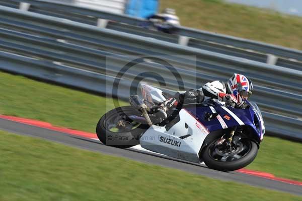 Motorcycle action photographs;Trackday digital images;event digital images;eventdigitalimages;no limits trackday;peter wileman photography;snetterton;snetterton circuit norfolk;snetterton photographs;trackday;trackday photos