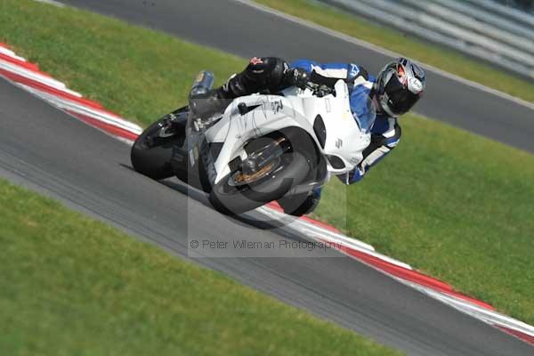 Motorcycle action photographs;Trackday digital images;event digital images;eventdigitalimages;no limits trackday;peter wileman photography;snetterton;snetterton circuit norfolk;snetterton photographs;trackday;trackday photos