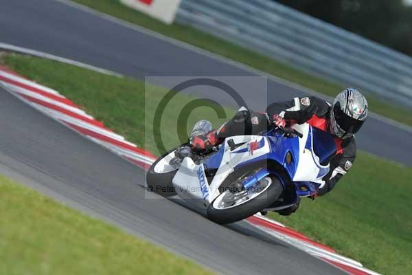 Motorcycle action photographs;Trackday digital images;event digital images;eventdigitalimages;no limits trackday;peter wileman photography;snetterton;snetterton circuit norfolk;snetterton photographs;trackday;trackday photos