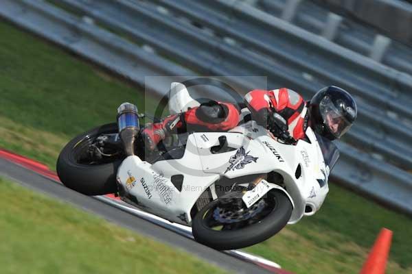 Motorcycle action photographs;Trackday digital images;event digital images;eventdigitalimages;no limits trackday;peter wileman photography;snetterton;snetterton circuit norfolk;snetterton photographs;trackday;trackday photos