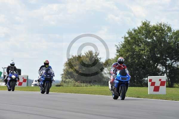 Motorcycle action photographs;Trackday digital images;event digital images;eventdigitalimages;no limits trackday;peter wileman photography;snetterton;snetterton circuit norfolk;snetterton photographs;trackday;trackday photos