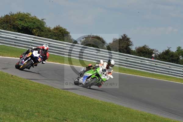 Motorcycle action photographs;Trackday digital images;event digital images;eventdigitalimages;no limits trackday;peter wileman photography;snetterton;snetterton circuit norfolk;snetterton photographs;trackday;trackday photos