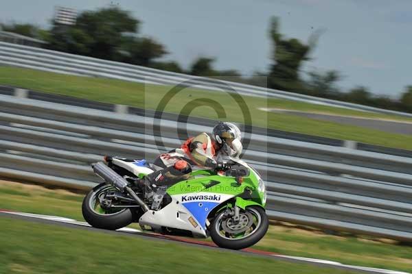 Motorcycle action photographs;Trackday digital images;event digital images;eventdigitalimages;no limits trackday;peter wileman photography;snetterton;snetterton circuit norfolk;snetterton photographs;trackday;trackday photos