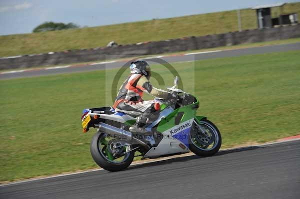 Motorcycle action photographs;Trackday digital images;event digital images;eventdigitalimages;no limits trackday;peter wileman photography;snetterton;snetterton circuit norfolk;snetterton photographs;trackday;trackday photos