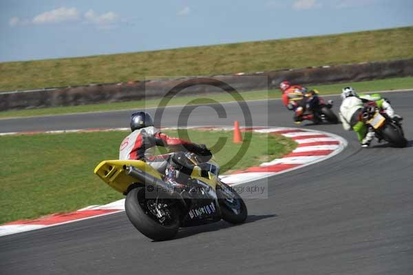 Motorcycle action photographs;Trackday digital images;event digital images;eventdigitalimages;no limits trackday;peter wileman photography;snetterton;snetterton circuit norfolk;snetterton photographs;trackday;trackday photos