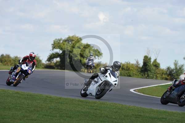 Motorcycle action photographs;Trackday digital images;event digital images;eventdigitalimages;no limits trackday;peter wileman photography;snetterton;snetterton circuit norfolk;snetterton photographs;trackday;trackday photos