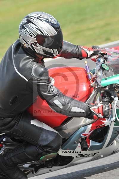 Motorcycle action photographs;Trackday digital images;event digital images;eventdigitalimages;no limits trackday;peter wileman photography;snetterton;snetterton circuit norfolk;snetterton photographs;trackday;trackday photos