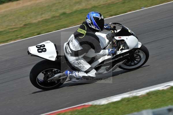 Motorcycle action photographs;Trackday digital images;event digital images;eventdigitalimages;no limits trackday;peter wileman photography;snetterton;snetterton circuit norfolk;snetterton photographs;trackday;trackday photos