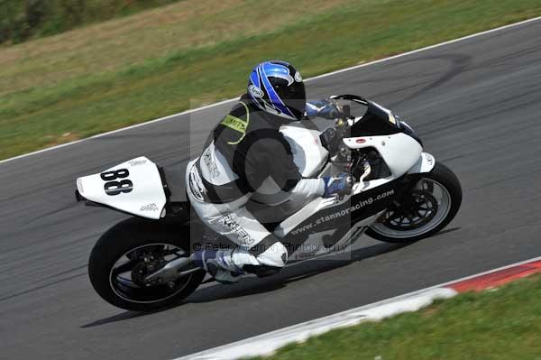 Motorcycle action photographs;Trackday digital images;event digital images;eventdigitalimages;no limits trackday;peter wileman photography;snetterton;snetterton circuit norfolk;snetterton photographs;trackday;trackday photos