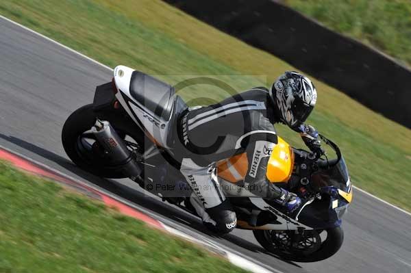 Motorcycle action photographs;Trackday digital images;event digital images;eventdigitalimages;no limits trackday;peter wileman photography;snetterton;snetterton circuit norfolk;snetterton photographs;trackday;trackday photos