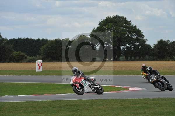 Motorcycle action photographs;Trackday digital images;event digital images;eventdigitalimages;no limits trackday;peter wileman photography;snetterton;snetterton circuit norfolk;snetterton photographs;trackday;trackday photos