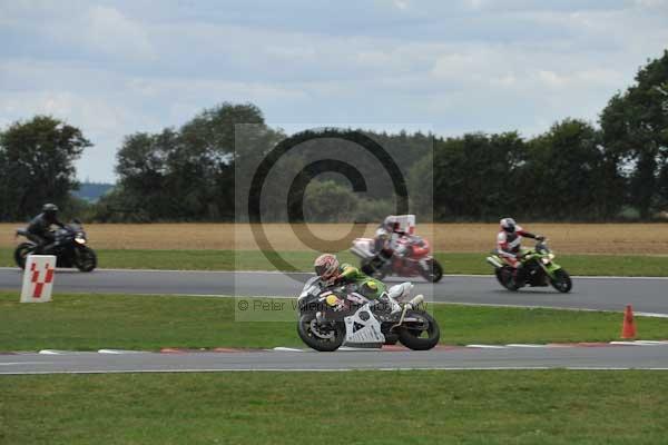 Motorcycle action photographs;Trackday digital images;event digital images;eventdigitalimages;no limits trackday;peter wileman photography;snetterton;snetterton circuit norfolk;snetterton photographs;trackday;trackday photos