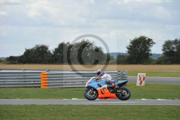 Motorcycle action photographs;Trackday digital images;event digital images;eventdigitalimages;no limits trackday;peter wileman photography;snetterton;snetterton circuit norfolk;snetterton photographs;trackday;trackday photos