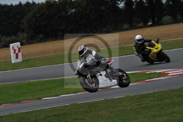 Motorcycle action photographs;Trackday digital images;event digital images;eventdigitalimages;no limits trackday;peter wileman photography;snetterton;snetterton circuit norfolk;snetterton photographs;trackday;trackday photos