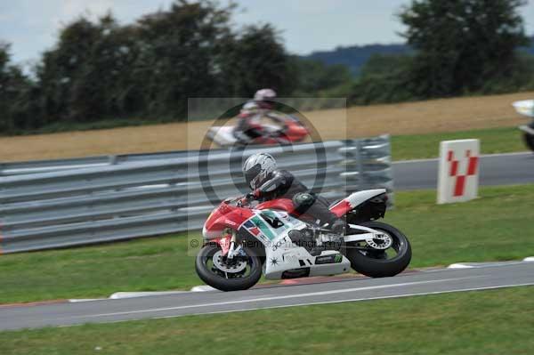 Motorcycle action photographs;Trackday digital images;event digital images;eventdigitalimages;no limits trackday;peter wileman photography;snetterton;snetterton circuit norfolk;snetterton photographs;trackday;trackday photos