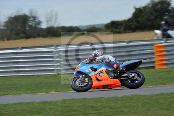 Motorcycle action photographs;Trackday digital images;event digital images;eventdigitalimages;no limits trackday;peter wileman photography;snetterton;snetterton circuit norfolk;snetterton photographs;trackday;trackday photos