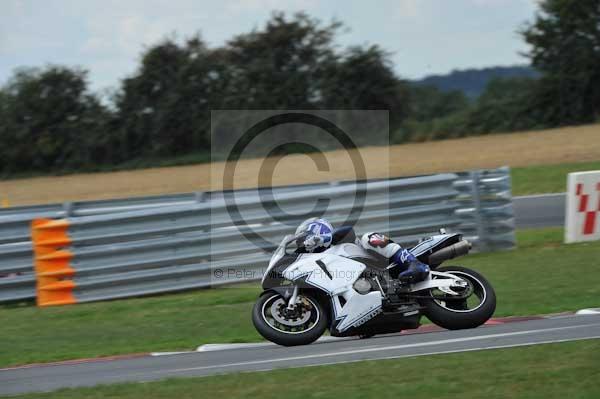 Motorcycle action photographs;Trackday digital images;event digital images;eventdigitalimages;no limits trackday;peter wileman photography;snetterton;snetterton circuit norfolk;snetterton photographs;trackday;trackday photos