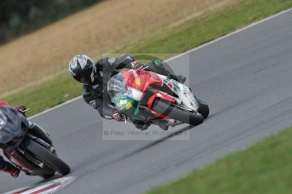 Motorcycle action photographs;Trackday digital images;event digital images;eventdigitalimages;no limits trackday;peter wileman photography;snetterton;snetterton circuit norfolk;snetterton photographs;trackday;trackday photos