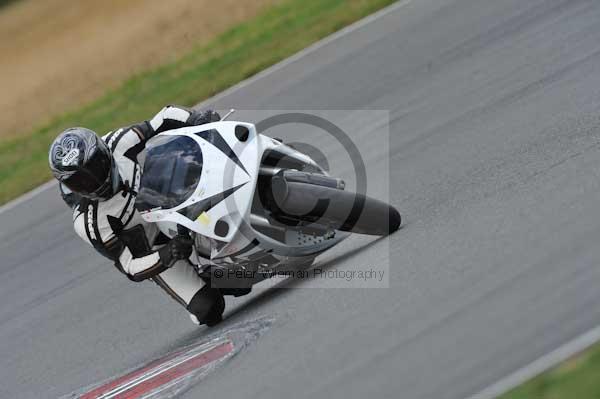 Motorcycle action photographs;Trackday digital images;event digital images;eventdigitalimages;no limits trackday;peter wileman photography;snetterton;snetterton circuit norfolk;snetterton photographs;trackday;trackday photos