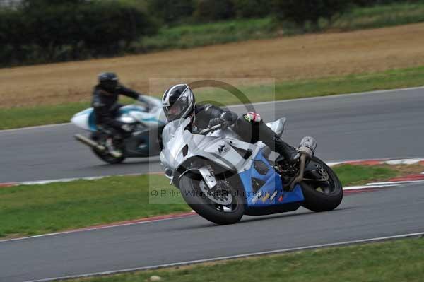 Motorcycle action photographs;Trackday digital images;event digital images;eventdigitalimages;no limits trackday;peter wileman photography;snetterton;snetterton circuit norfolk;snetterton photographs;trackday;trackday photos