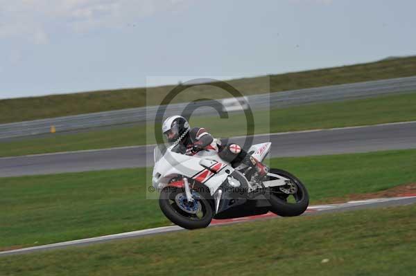 Motorcycle action photographs;Trackday digital images;event digital images;eventdigitalimages;no limits trackday;peter wileman photography;snetterton;snetterton circuit norfolk;snetterton photographs;trackday;trackday photos