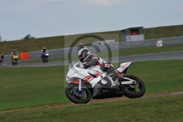 Motorcycle action photographs;Trackday digital images;event digital images;eventdigitalimages;no limits trackday;peter wileman photography;snetterton;snetterton circuit norfolk;snetterton photographs;trackday;trackday photos