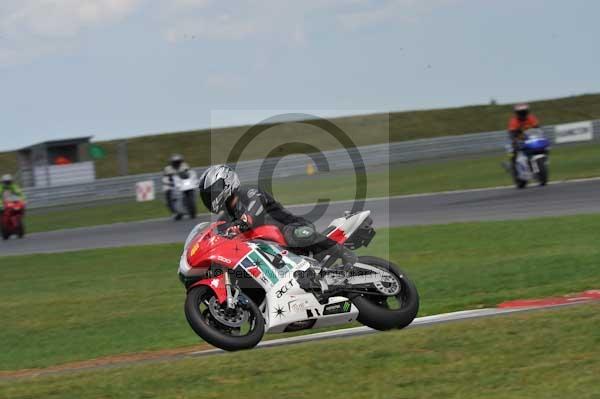 Motorcycle action photographs;Trackday digital images;event digital images;eventdigitalimages;no limits trackday;peter wileman photography;snetterton;snetterton circuit norfolk;snetterton photographs;trackday;trackday photos