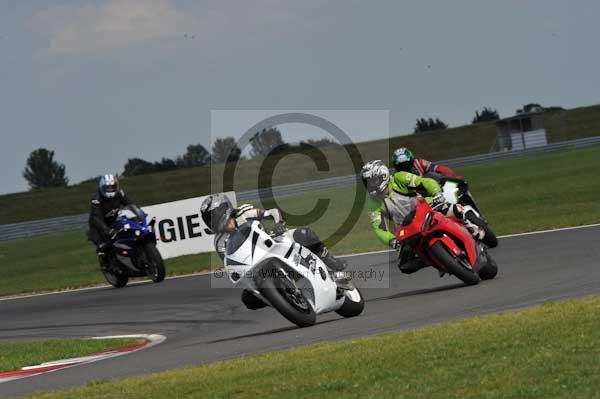 Motorcycle action photographs;Trackday digital images;event digital images;eventdigitalimages;no limits trackday;peter wileman photography;snetterton;snetterton circuit norfolk;snetterton photographs;trackday;trackday photos