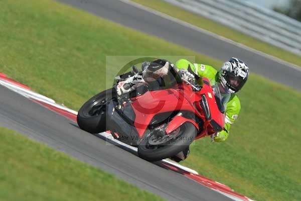 Motorcycle action photographs;Trackday digital images;event digital images;eventdigitalimages;no limits trackday;peter wileman photography;snetterton;snetterton circuit norfolk;snetterton photographs;trackday;trackday photos