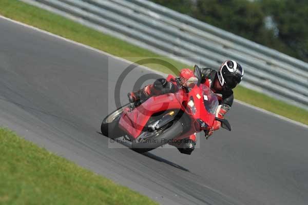 Motorcycle action photographs;Trackday digital images;event digital images;eventdigitalimages;no limits trackday;peter wileman photography;snetterton;snetterton circuit norfolk;snetterton photographs;trackday;trackday photos