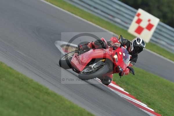 Motorcycle action photographs;Trackday digital images;event digital images;eventdigitalimages;no limits trackday;peter wileman photography;snetterton;snetterton circuit norfolk;snetterton photographs;trackday;trackday photos