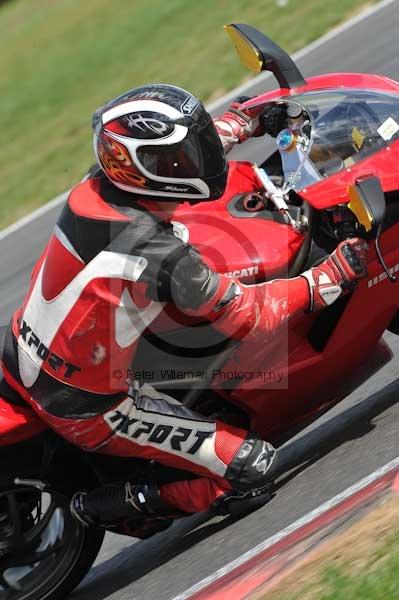 Motorcycle action photographs;Trackday digital images;event digital images;eventdigitalimages;no limits trackday;peter wileman photography;snetterton;snetterton circuit norfolk;snetterton photographs;trackday;trackday photos