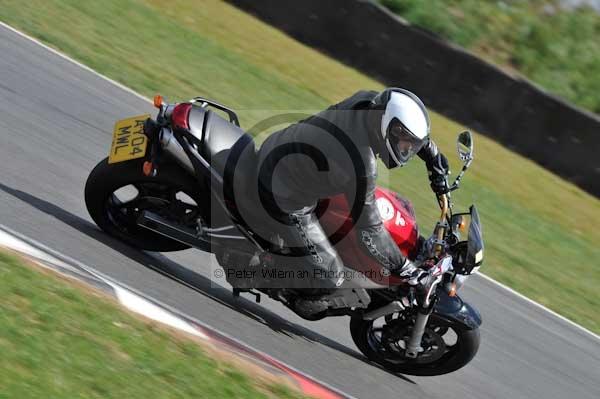 Motorcycle action photographs;Trackday digital images;event digital images;eventdigitalimages;no limits trackday;peter wileman photography;snetterton;snetterton circuit norfolk;snetterton photographs;trackday;trackday photos