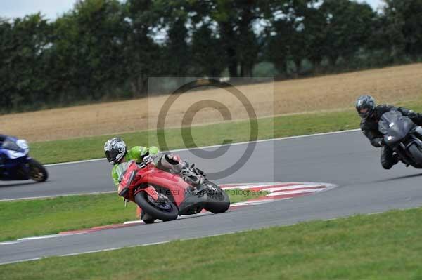 Motorcycle action photographs;Trackday digital images;event digital images;eventdigitalimages;no limits trackday;peter wileman photography;snetterton;snetterton circuit norfolk;snetterton photographs;trackday;trackday photos