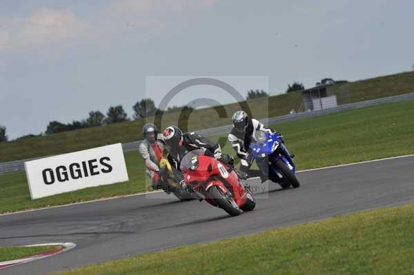 Motorcycle action photographs;Trackday digital images;event digital images;eventdigitalimages;no limits trackday;peter wileman photography;snetterton;snetterton circuit norfolk;snetterton photographs;trackday;trackday photos