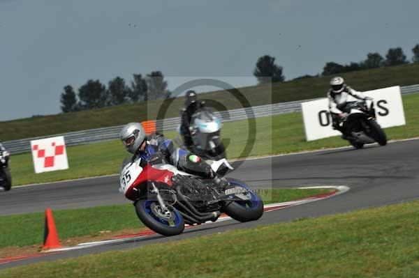 Motorcycle action photographs;Trackday digital images;event digital images;eventdigitalimages;no limits trackday;peter wileman photography;snetterton;snetterton circuit norfolk;snetterton photographs;trackday;trackday photos