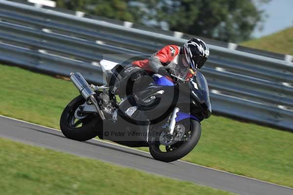 Motorcycle action photographs;Trackday digital images;event digital images;eventdigitalimages;no limits trackday;peter wileman photography;snetterton;snetterton circuit norfolk;snetterton photographs;trackday;trackday photos