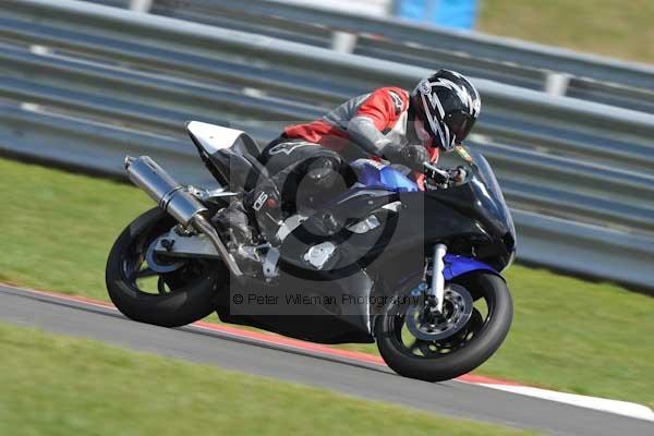 Motorcycle action photographs;Trackday digital images;event digital images;eventdigitalimages;no limits trackday;peter wileman photography;snetterton;snetterton circuit norfolk;snetterton photographs;trackday;trackday photos