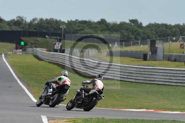 Motorcycle action photographs;Trackday digital images;event digital images;eventdigitalimages;no limits trackday;peter wileman photography;snetterton;snetterton circuit norfolk;snetterton photographs;trackday;trackday photos