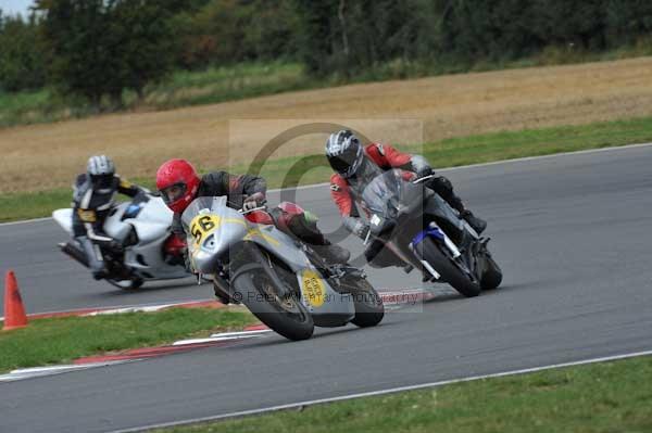 Motorcycle action photographs;Trackday digital images;event digital images;eventdigitalimages;no limits trackday;peter wileman photography;snetterton;snetterton circuit norfolk;snetterton photographs;trackday;trackday photos