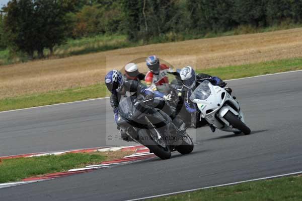 Motorcycle action photographs;Trackday digital images;event digital images;eventdigitalimages;no limits trackday;peter wileman photography;snetterton;snetterton circuit norfolk;snetterton photographs;trackday;trackday photos