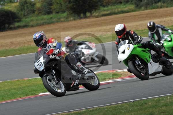 Motorcycle action photographs;Trackday digital images;event digital images;eventdigitalimages;no limits trackday;peter wileman photography;snetterton;snetterton circuit norfolk;snetterton photographs;trackday;trackday photos