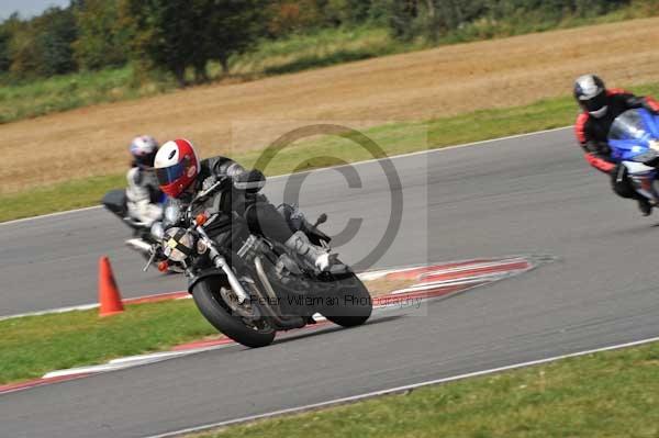 Motorcycle action photographs;Trackday digital images;event digital images;eventdigitalimages;no limits trackday;peter wileman photography;snetterton;snetterton circuit norfolk;snetterton photographs;trackday;trackday photos