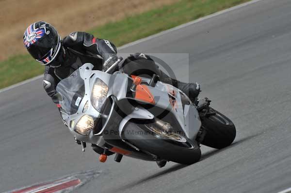 Motorcycle action photographs;Trackday digital images;event digital images;eventdigitalimages;no limits trackday;peter wileman photography;snetterton;snetterton circuit norfolk;snetterton photographs;trackday;trackday photos