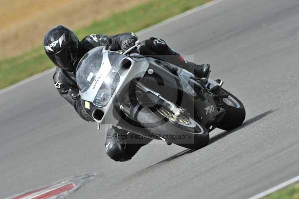 Motorcycle action photographs;Trackday digital images;event digital images;eventdigitalimages;no limits trackday;peter wileman photography;snetterton;snetterton circuit norfolk;snetterton photographs;trackday;trackday photos